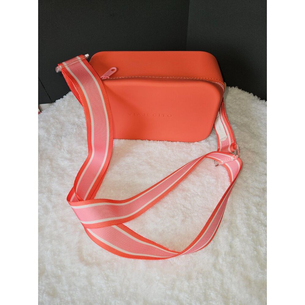 Viajecito Splashkit Classic Waterproof Bag Crossbody Taffy Sport Strap NWOT